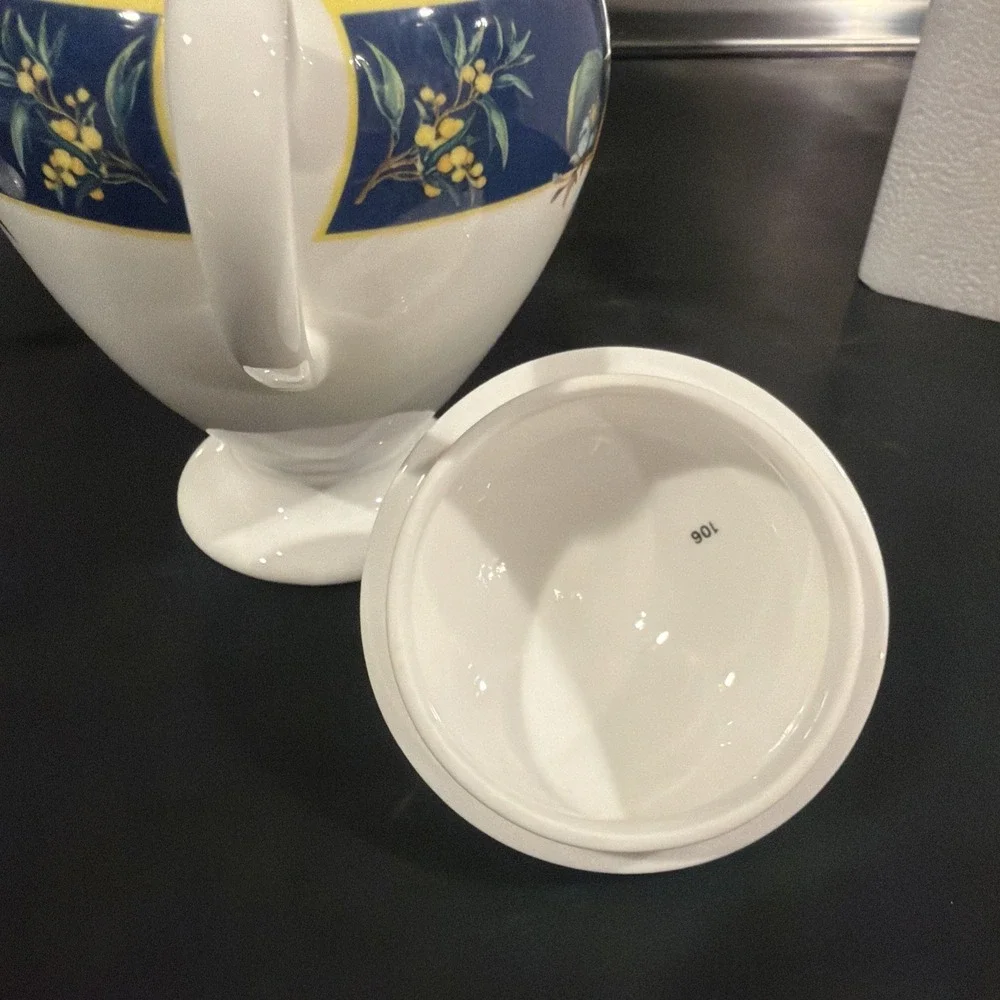 Vtg Wedgewood Citron Lemon Lidded Sugar Bowl Bone China‎ Made In England